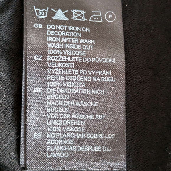 H&M Women's Round Neck Sleeveless Blouse - Picture 9 of 9